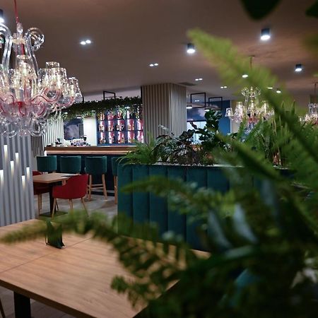 Hotel Xemar Арад Экстерьер фото