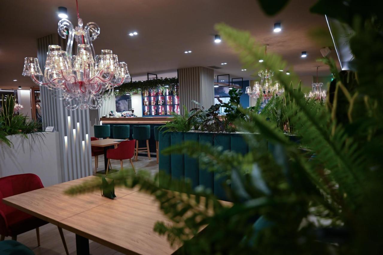 Hotel Xemar Арад Экстерьер фото