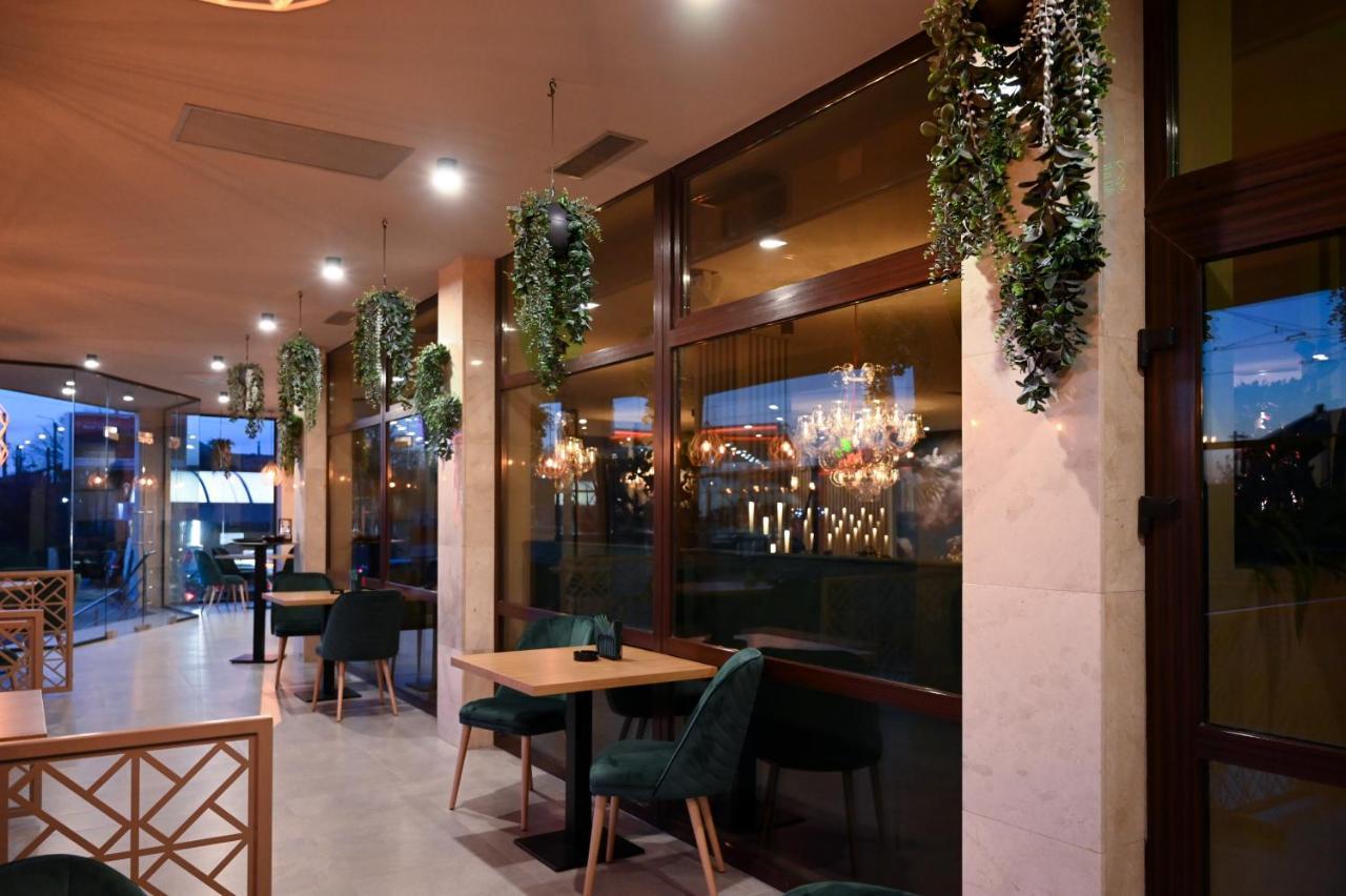 Hotel Xemar Арад Экстерьер фото