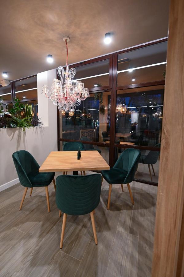 Hotel Xemar Арад Экстерьер фото